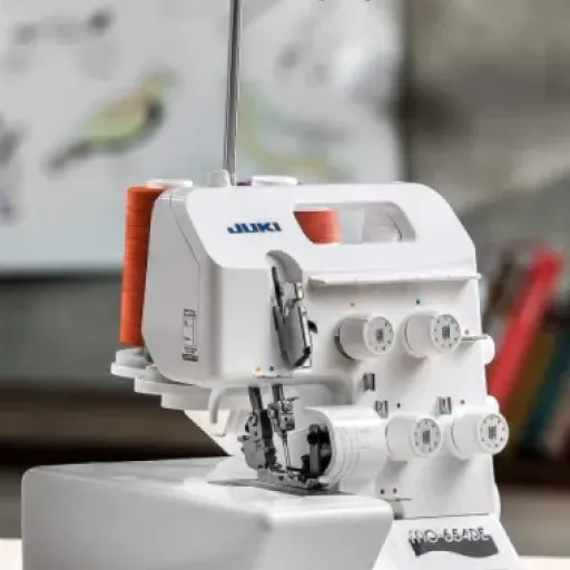 Test Juki MO-654DEN : une surjeteuse qui fait sérieusement le job sans prise de tête
