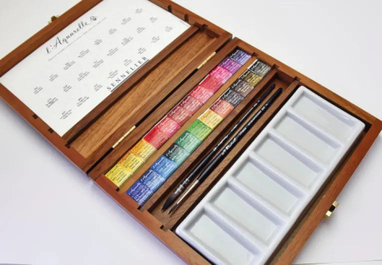 Coffret en noyer de 24 demi-godets d'aquarelles extra-fines + accessoires