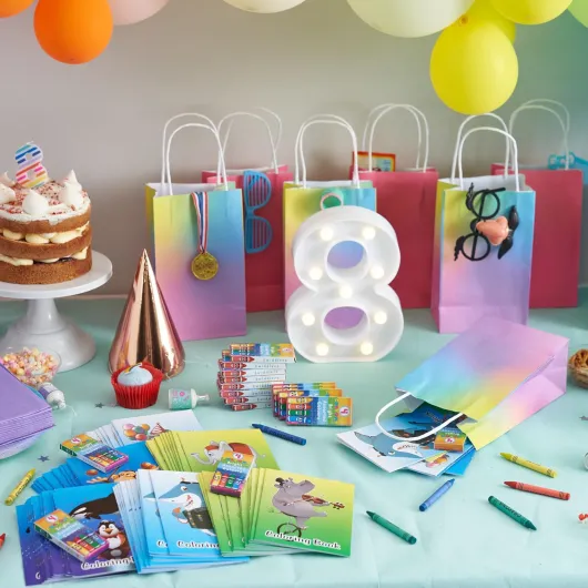 72 Petits Livres de Coloriage & 18 Boîtes de Crayons de Cire - Kermesse, Mariages, Anniversaire Enfants, Pochettes Surprises, Cadeaux Invités 90 unité (Lot de 1)