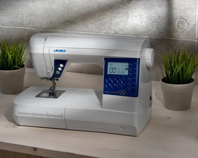 Juki HZL-G220 Machine à Coudre Electronique avec Coupe-Fil Automatique Métal/PVC Blanc 44,5 x 22,3 x 29,2 cm